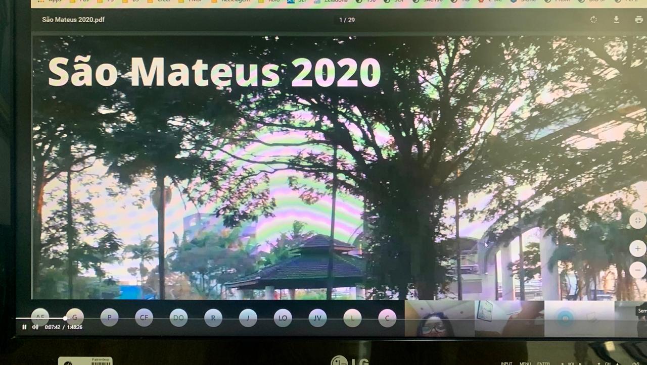 Tela de apresentação, com imagem do Largo de São Mateus, título São Mateus 2020, mostra o monotrilho, árvores e o coreto ao centro da praça.